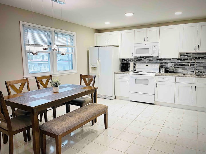 Winter Discount! Newly Renovated 1 BR by the Beach Apartments for