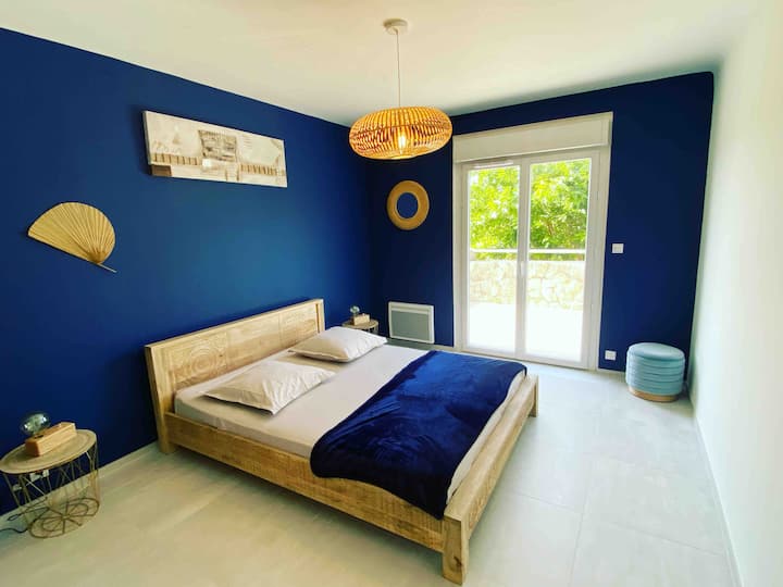 Chumba cha bluu cha baharini, kitanda cha 160, ufikiaji wa roshani, feni