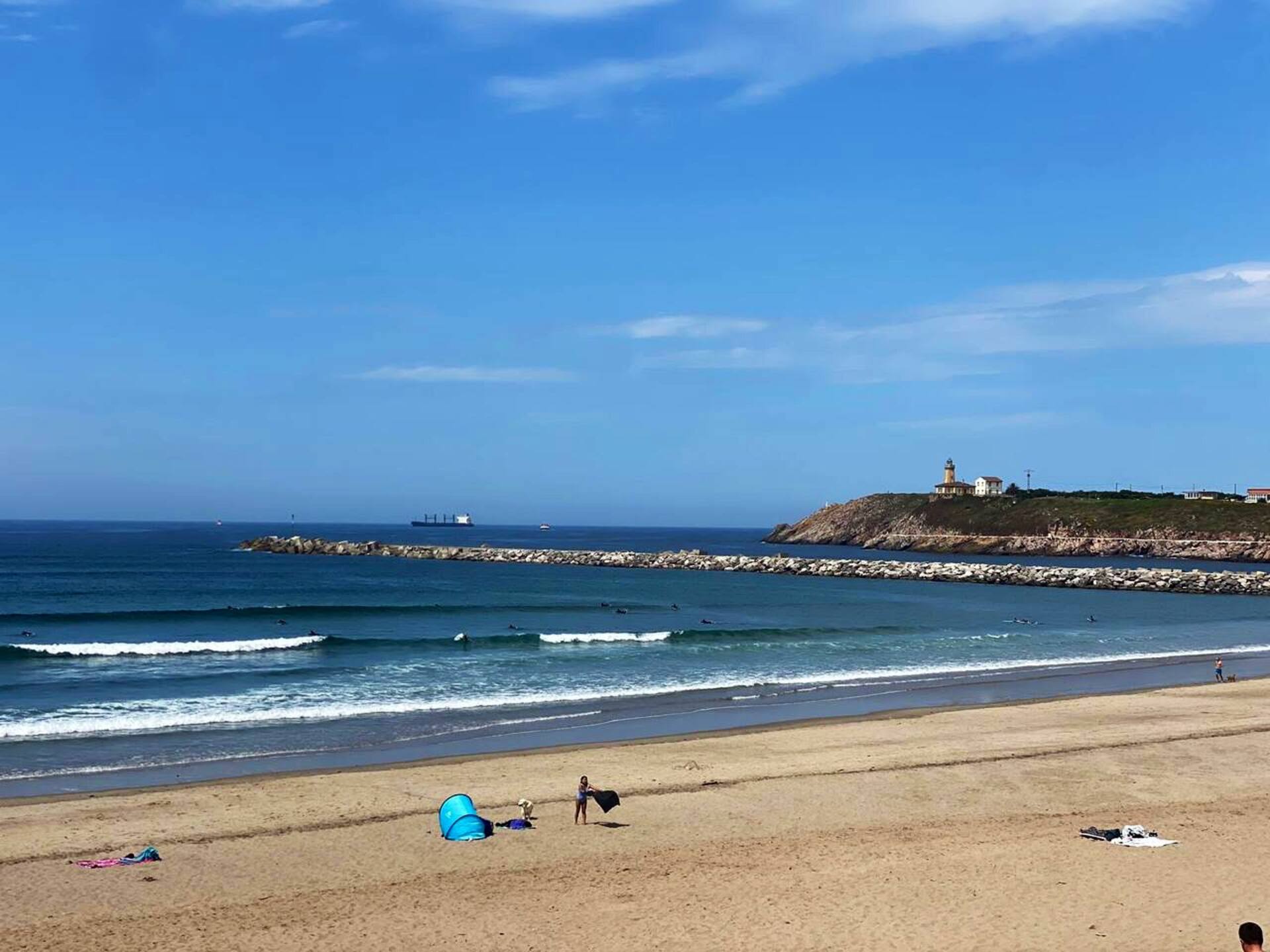 Surf, Friends & Family. Salinas. San Juan de Nieva