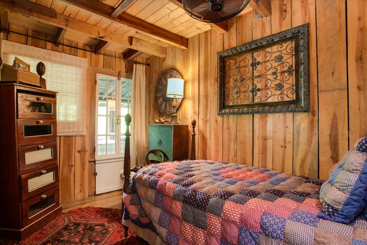 Elk Room - Connects to screened sleeping porch w/ 2 Double Beds