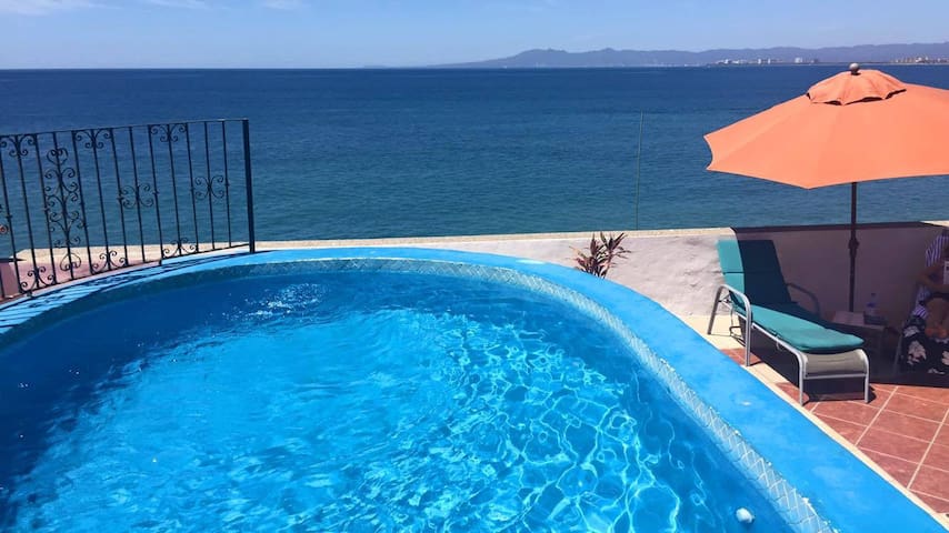 Malecon 1 ocean front studio ! OCEAN VIEW