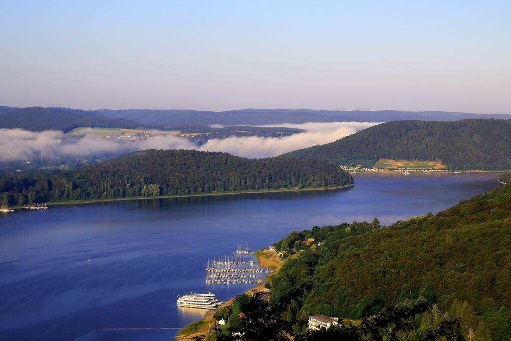 Edersee-Landschaft bei Waldeck