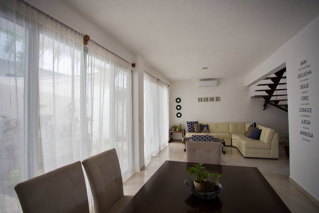 Amplia sala y comedor