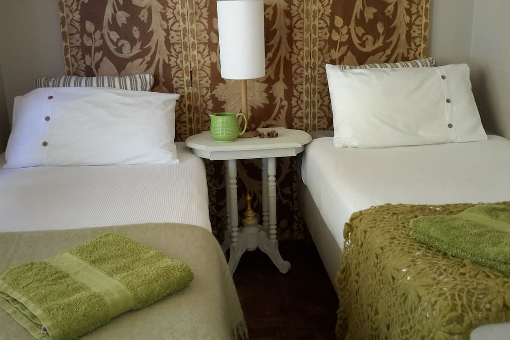2 x single bed/1 x king bed