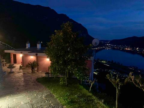 Spectacular view on lake Lugano-one-room apartment