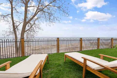 Crystal Beach Executive Waterfront Lakehouse