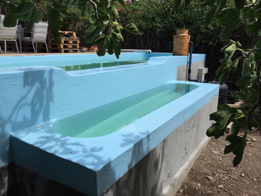 The ever popular pool and deck area. Perfect for relaxing and spending a lazy afternoon
