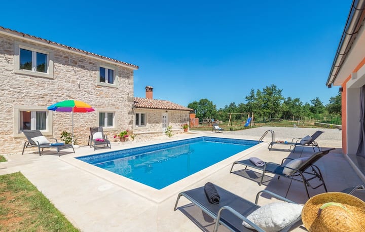 Traditional Villa With Pool - Motovun