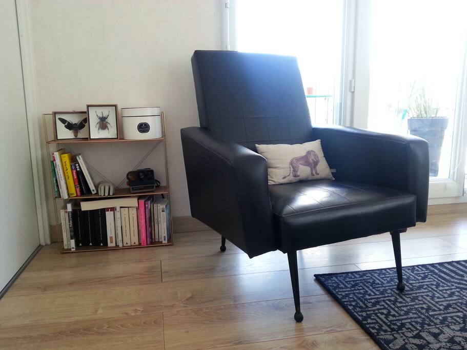 coin lecture/reading corner