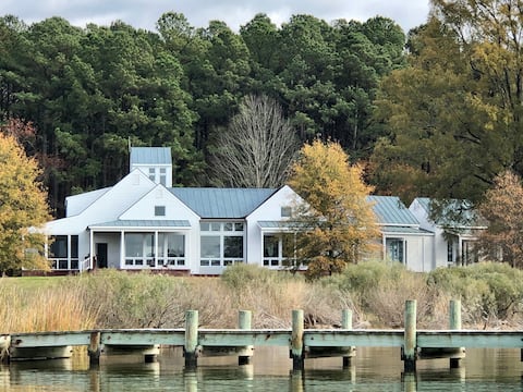 Waterfront Retreat/Sauna · Dock · Dolphins/28Acre
