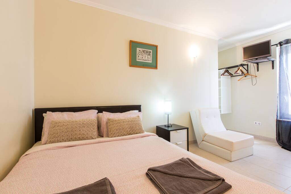 Large double bedroom with private bathroom in our more private grounfloor of the Lodge.