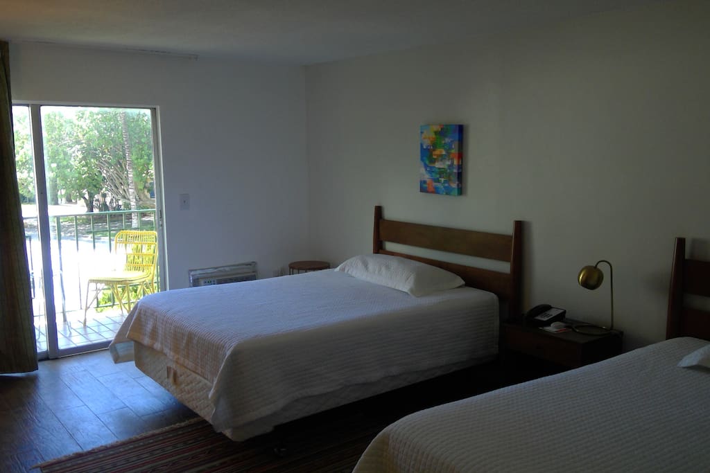 2 Queen beds