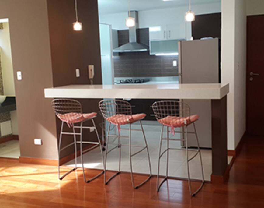 Amplia cocina finos acabados