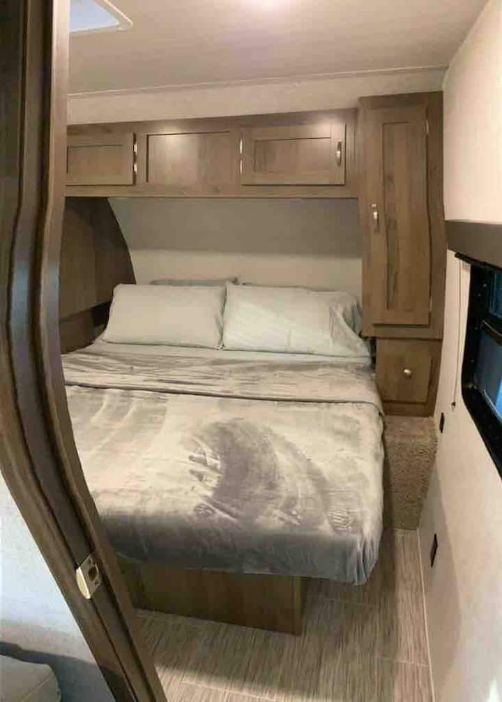 Private 1 Bedroom RV/Camper Campers/RVs for Rent in Channelview