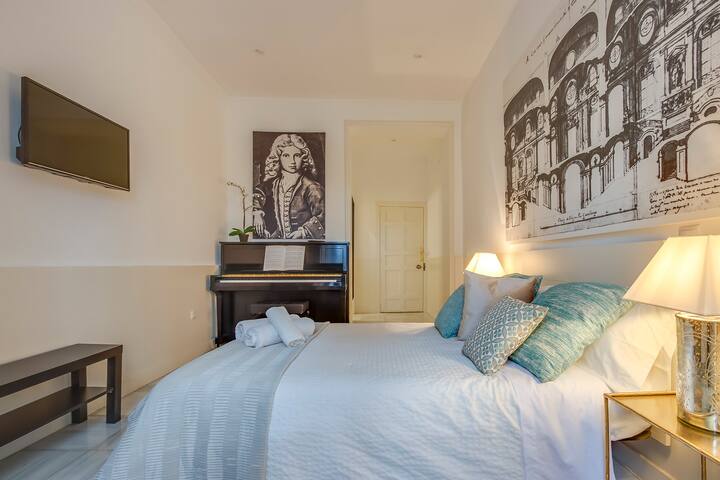 Lujoso apartamento con vistas al Palacio Real gallery image 3