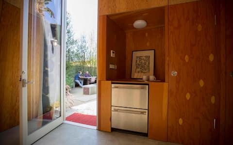 Top performing Airbnb: Sunlit studio in Silicon Beach in Culver City
