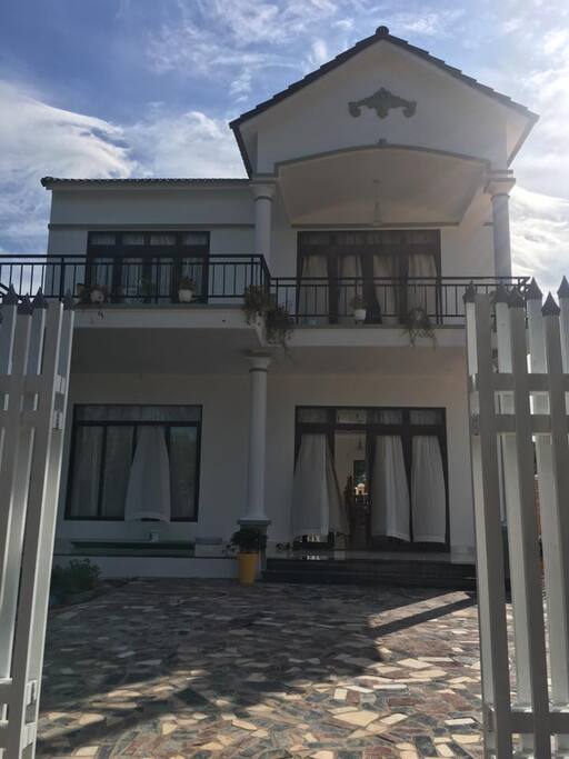 Whole villa for rent with common living room