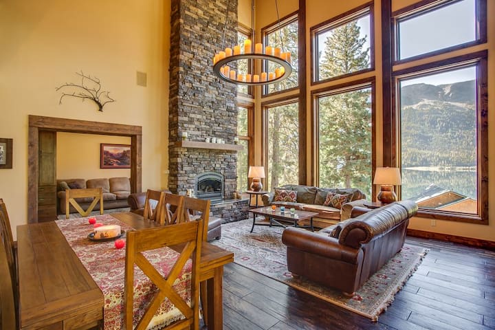 Mountain View Lodge/B&B- Lake View Room (w/kayaks)