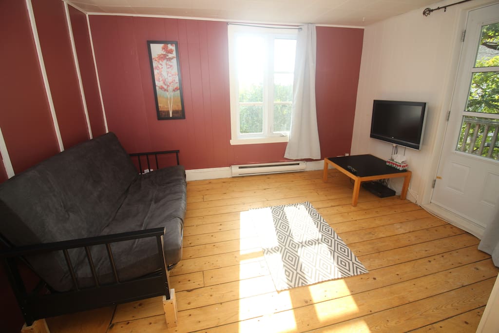 Living room, cable TV, balcony
