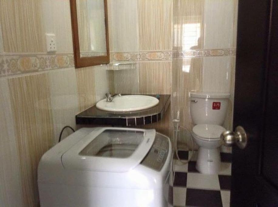 1 shared bathroom and 2 private bathrooms