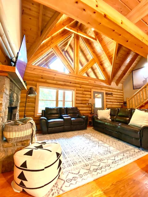 Successful Airbnb property: Secluded Lux Cabin | 21 Acres, Hot Tub & Creek in Mentone