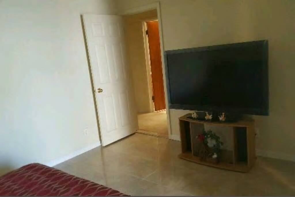 46" smart HDTV, local channels, video streaming