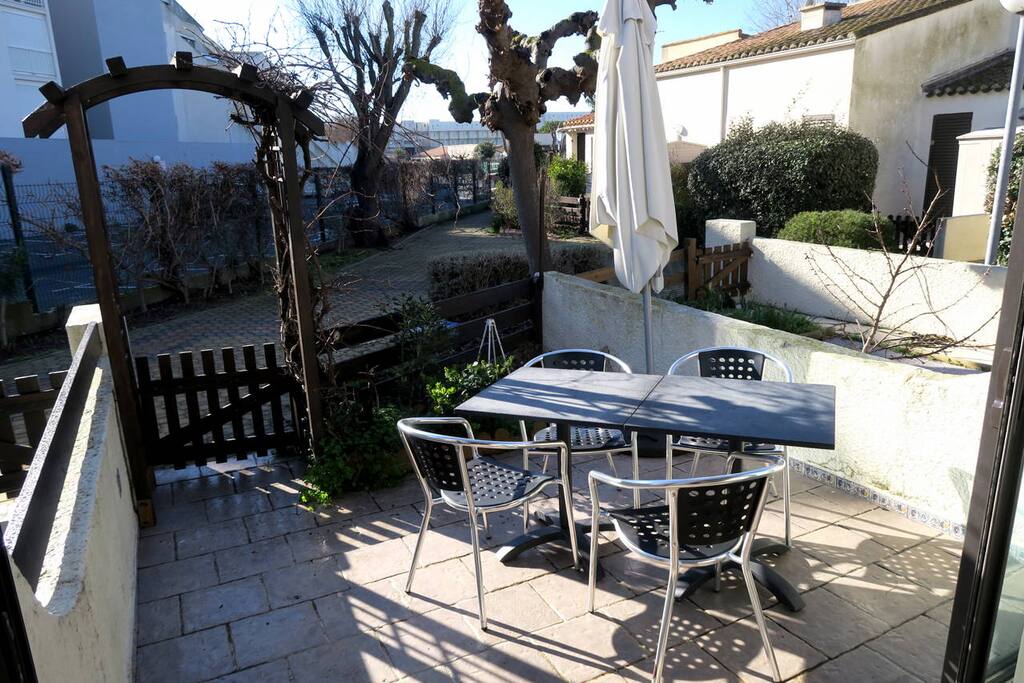 FULL SOUTH-FACING TERRACE - Terrasse plein sud