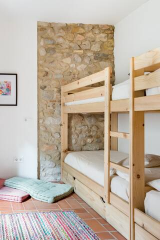 Preciosa masía del siglo XVII con jardín y piscina, recién restaurada. gallery image 4