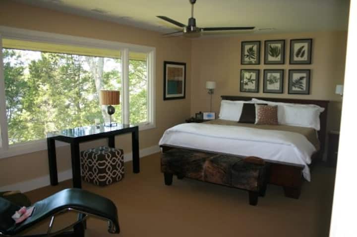 Dormitorio principal: cama tamaño king