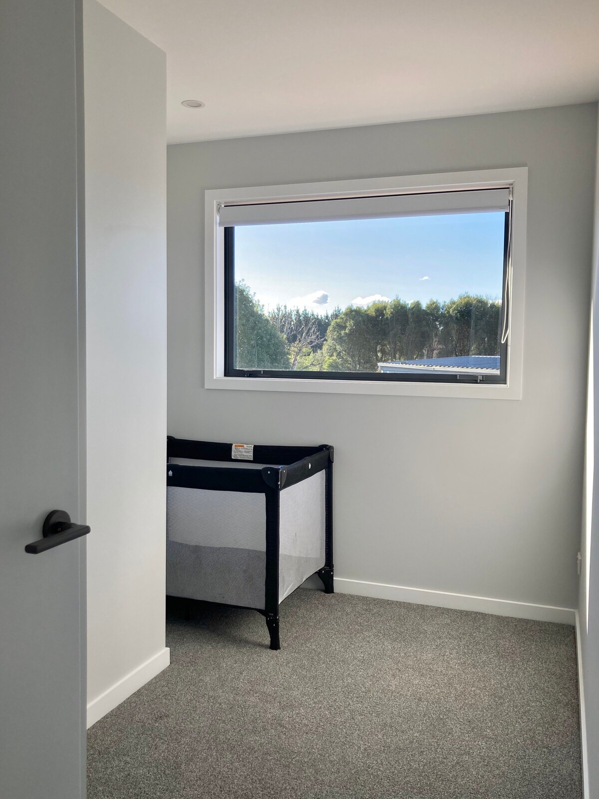 卧室4 （单人）

此房间可要求提供Portacot或泡沫床垫（请注意，必须在预订时提出申请）。 