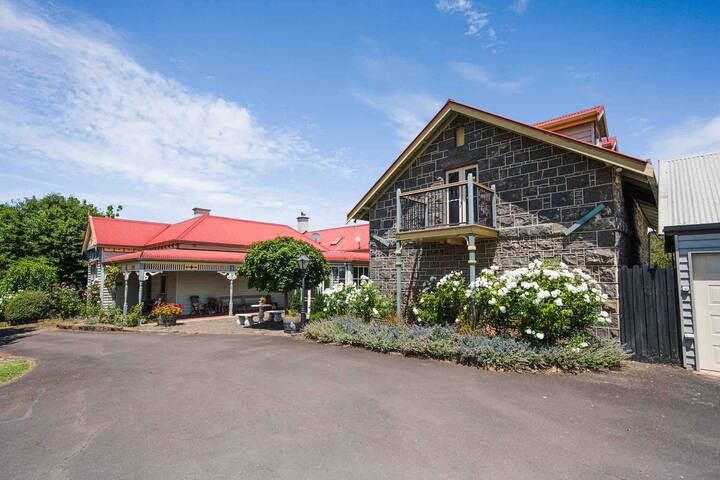 Stone Keepers Run-Riverfront historical homestead gallery image 4