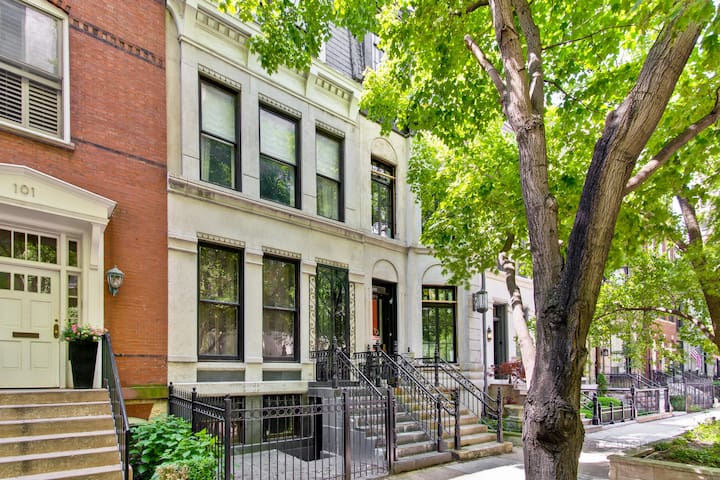 Historic luxury townhouse on Chicago’s Gold Coast