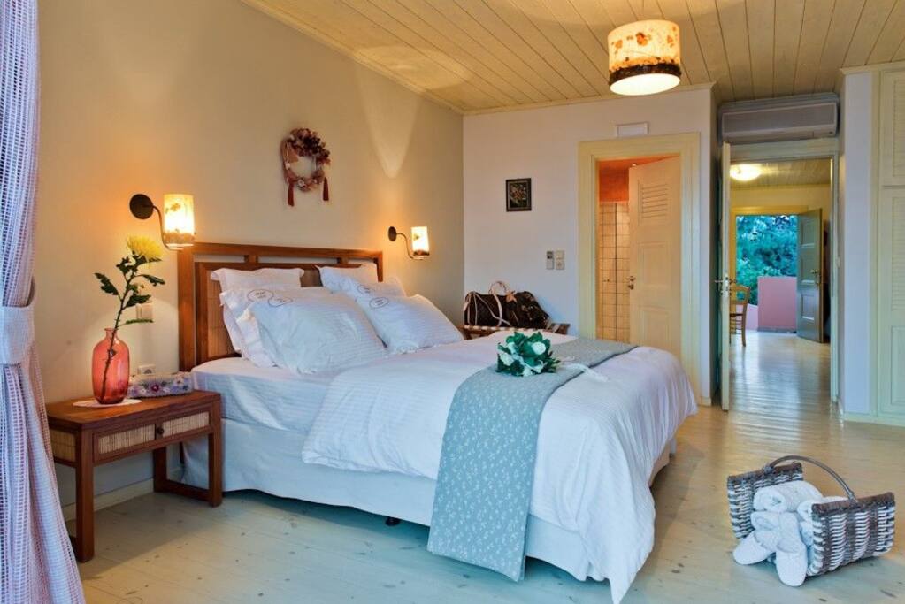 Phaedra bedroom