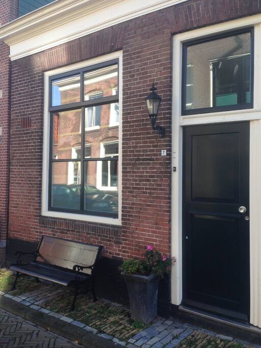 Ingang en voorkant van het appartement