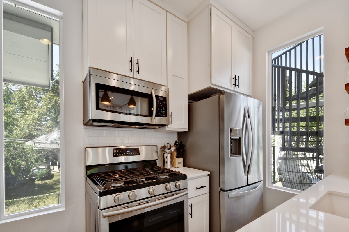 Bright + Chic Back House | Walk Downtown