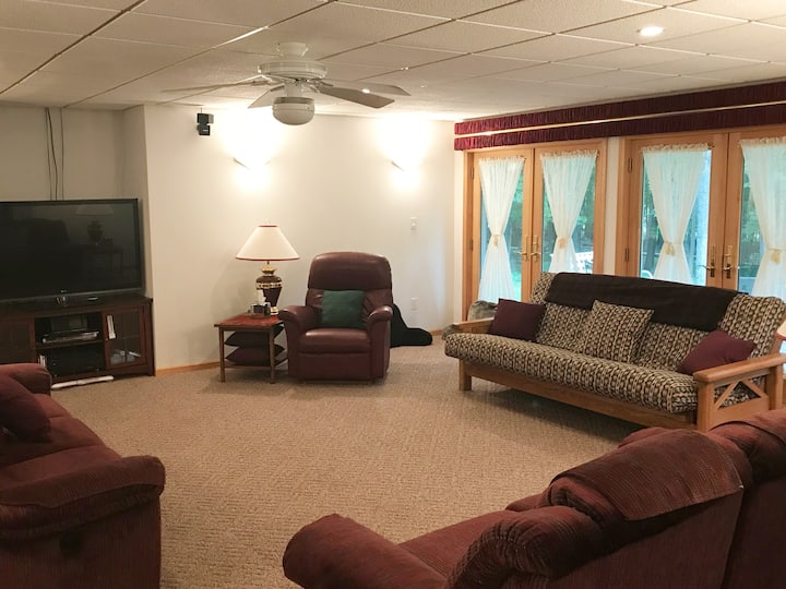 此房间可额外入住3人，可提供折叠日式床垫、沙发和充气床垫