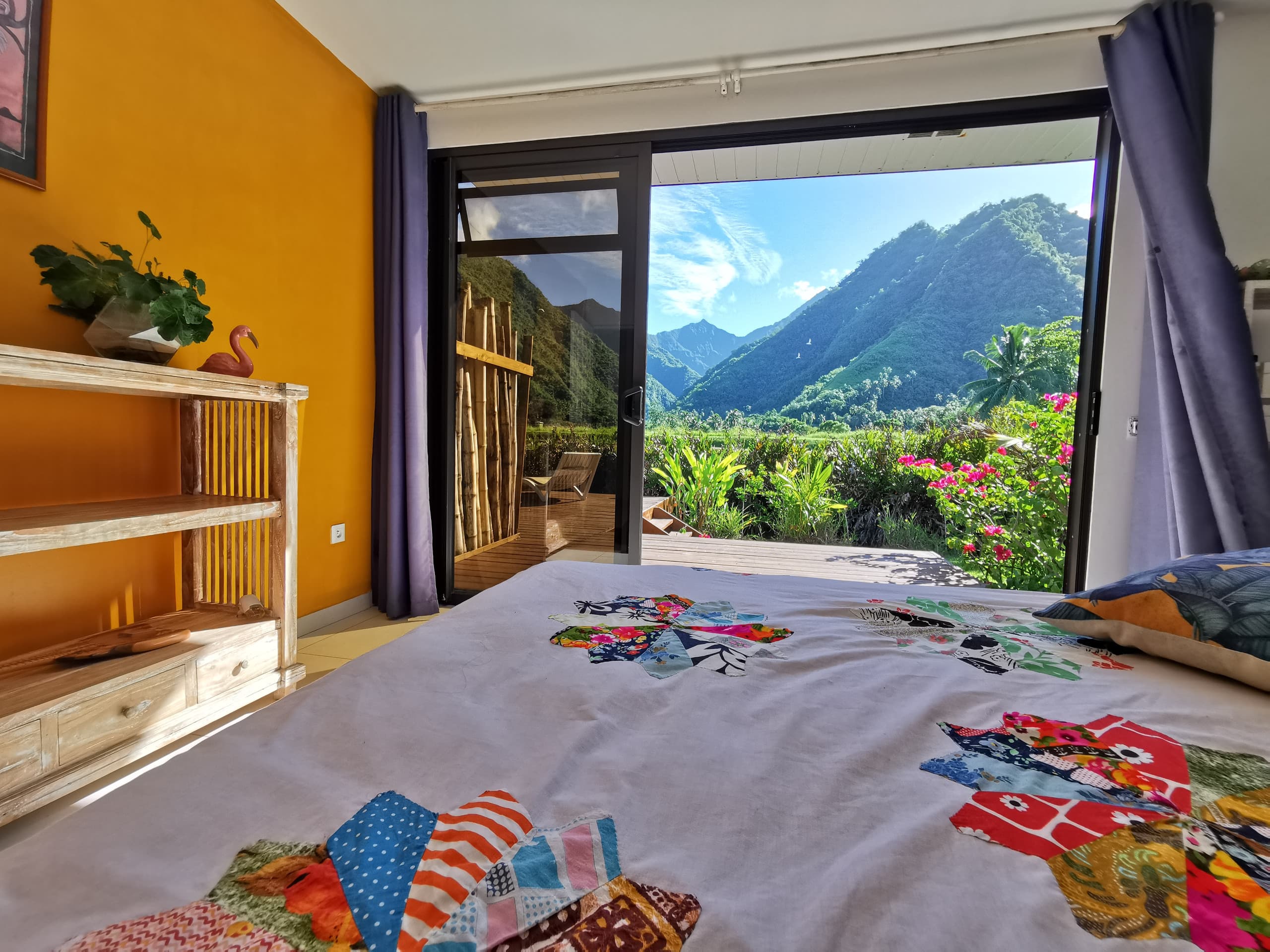 Vue depuis le lit de la chambre A Hi'o I To Mou'a