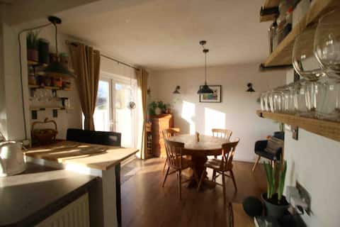 Bright 3 bed house with stunning view of Bristol