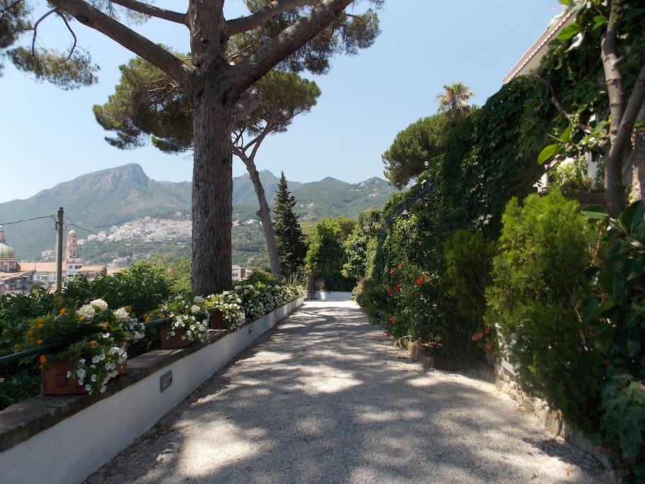 A private driveway will take you to your holiday casa