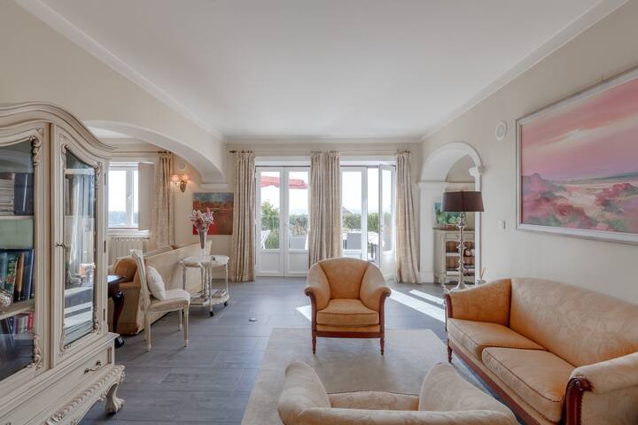 Charming Villa in Praia das Maçãs gallery image 5