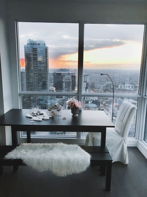 Living room with a huge table and splendid view