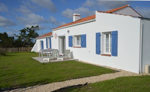 Quiet cottage,beach 8 km away, close  to Noirmoutier