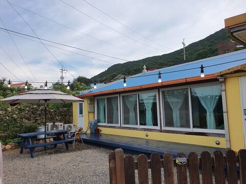 Island; Day/Seorai Pretty 60 pyeong private house/
Bedroom 2
/5 minutes walk to the German village/F