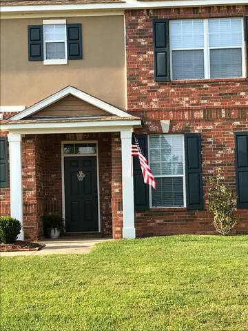 Comfy Town Home 2 bedrooms 2.5 bathes