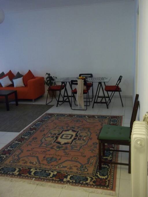 Esta es la entrada al apartamento, a la derecha encontramos la puerta del alojamiento de los huéspedes.