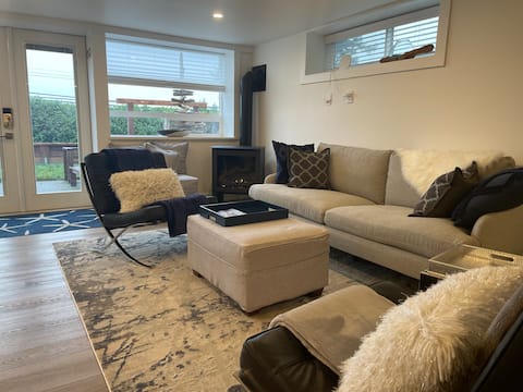 Popular Airbnb listing: Special Studio with Ocean View in Saanich