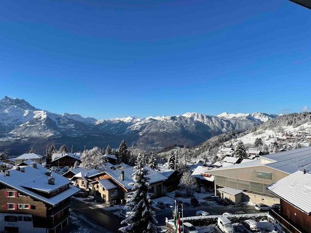 Centrally located apartment with pool and parking gallery image 2