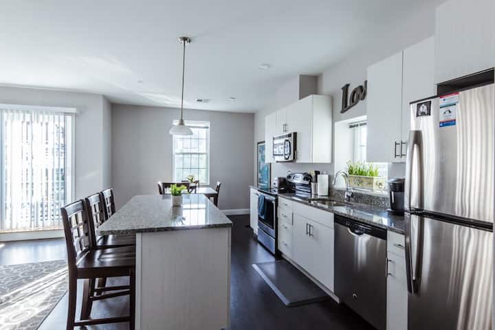2bed/2bath Apt at Waltham Landing. Corner Unit