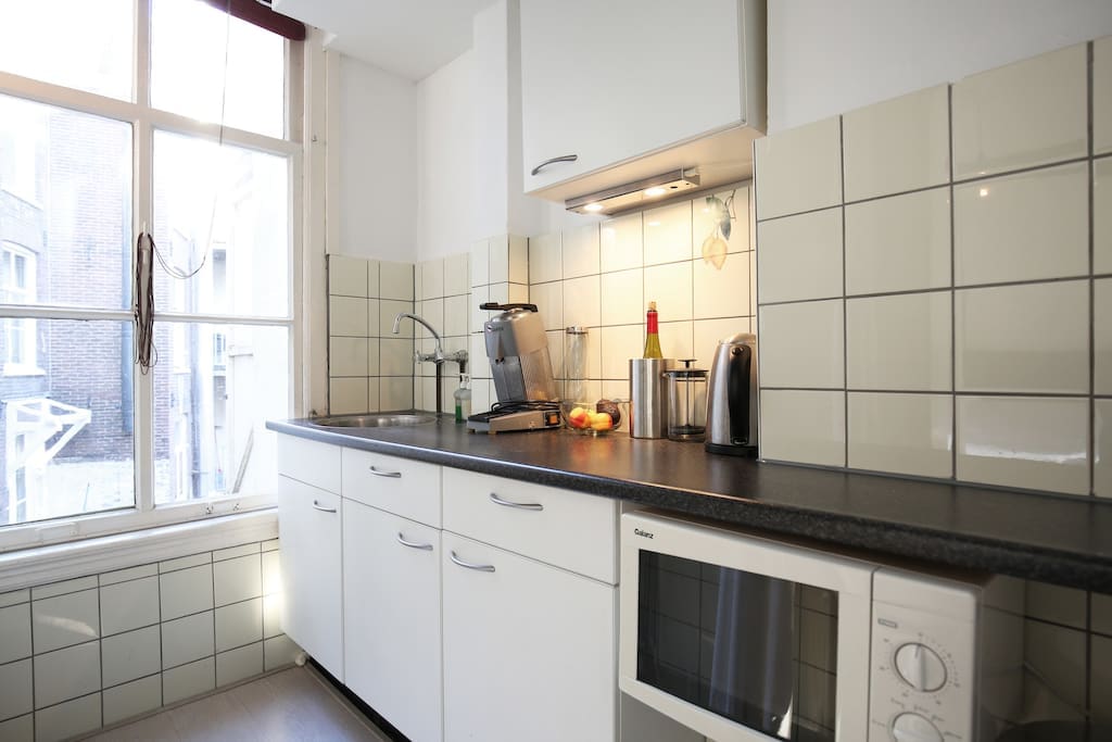 Kitchen with refrigerator, stove, washer, microwave, dishwasher and a professional juicer.