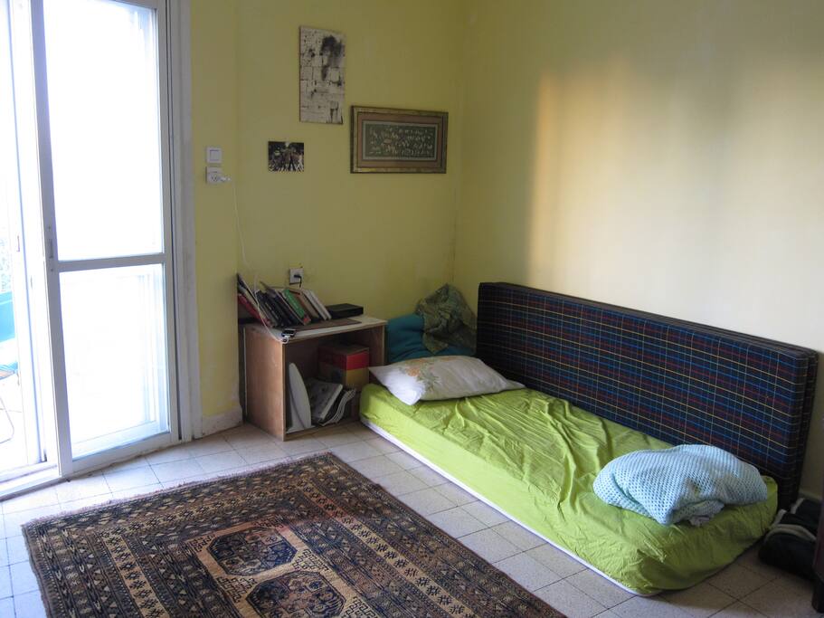 Large groups can sleep in living room on comfy matresses